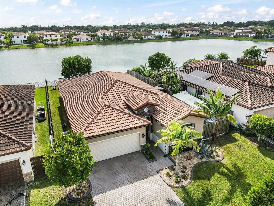 На продажу: $600,000 (4 спален, 3 ванн, 2045 Квадратных фут)