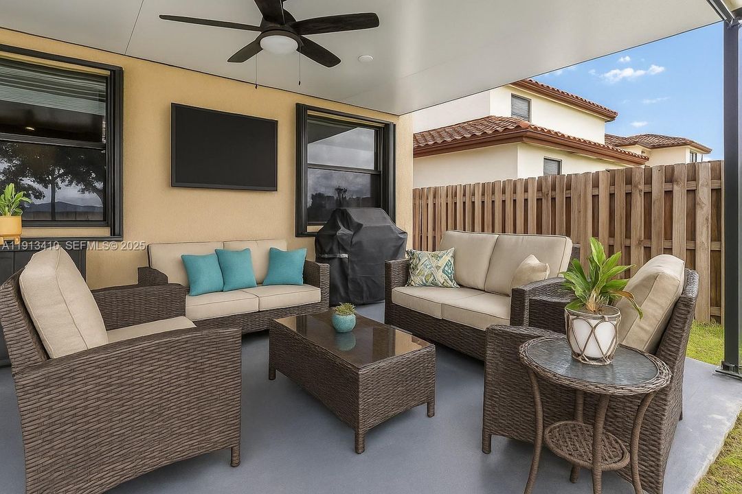 На продажу: $600,000 (4 спален, 3 ванн, 2045 Квадратных фут)