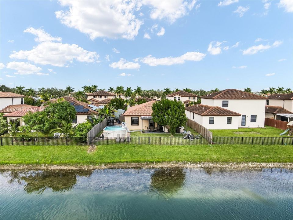 На продажу: $600,000 (4 спален, 3 ванн, 2045 Квадратных фут)