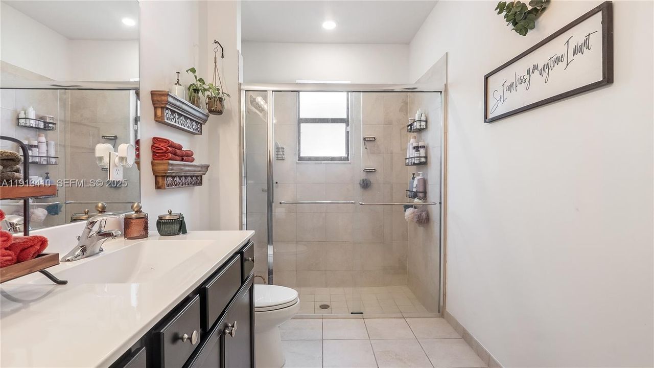 На продажу: $600,000 (4 спален, 3 ванн, 2045 Квадратных фут)