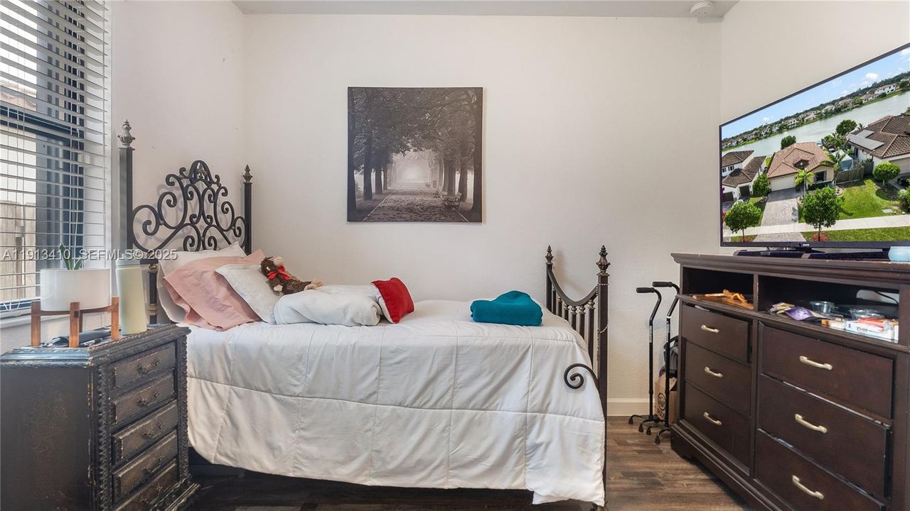 На продажу: $600,000 (4 спален, 3 ванн, 2045 Квадратных фут)