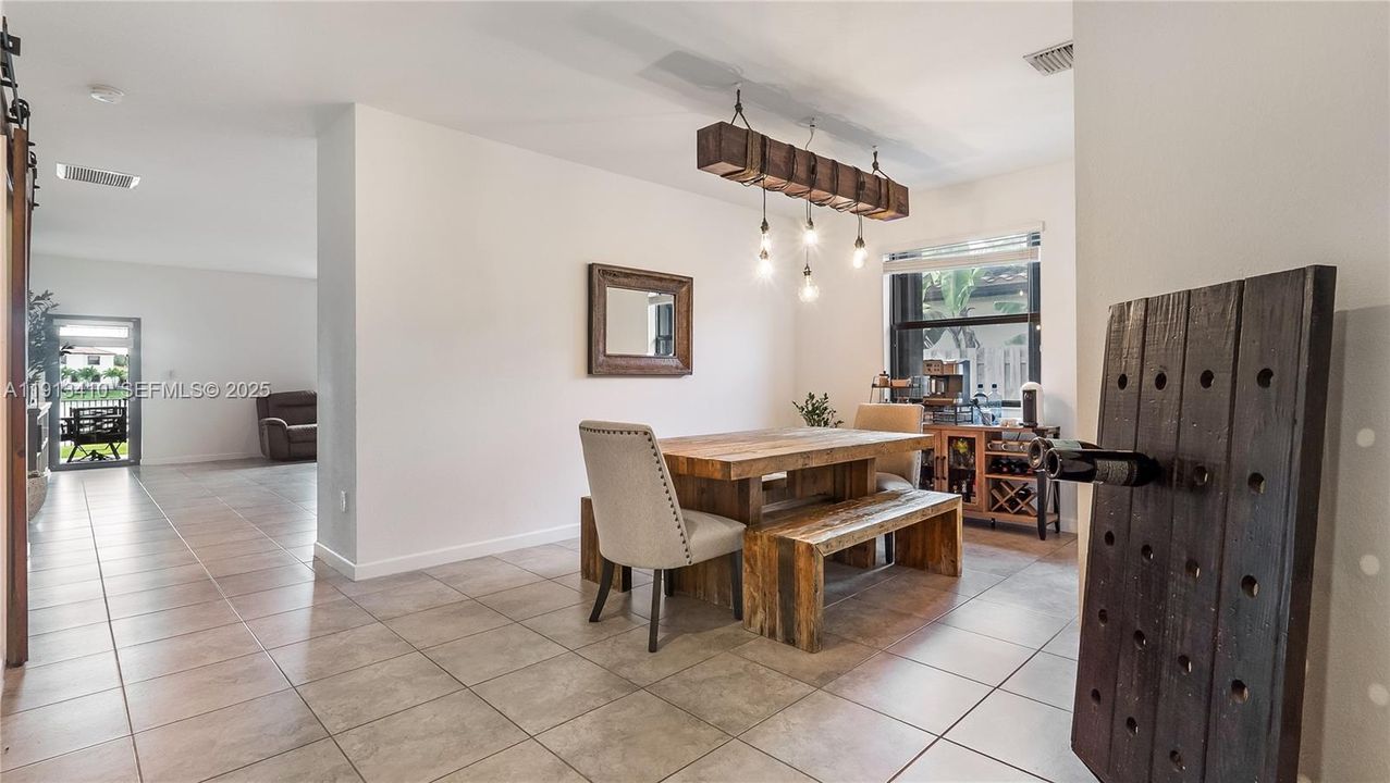 На продажу: $600,000 (4 спален, 3 ванн, 2045 Квадратных фут)