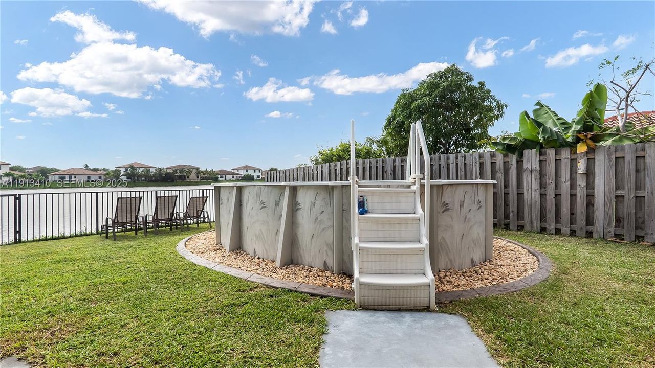 На продажу: $600,000 (4 спален, 3 ванн, 2045 Квадратных фут)