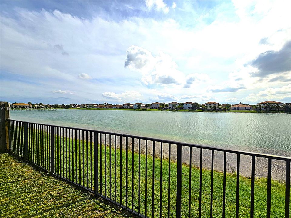 На продажу: $600,000 (4 спален, 3 ванн, 2045 Квадратных фут)