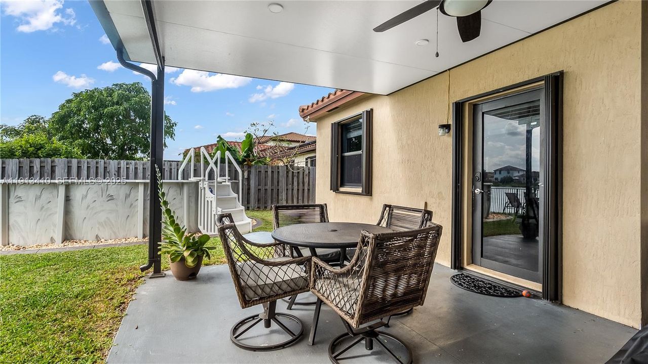 На продажу: $600,000 (4 спален, 3 ванн, 2045 Квадратных фут)