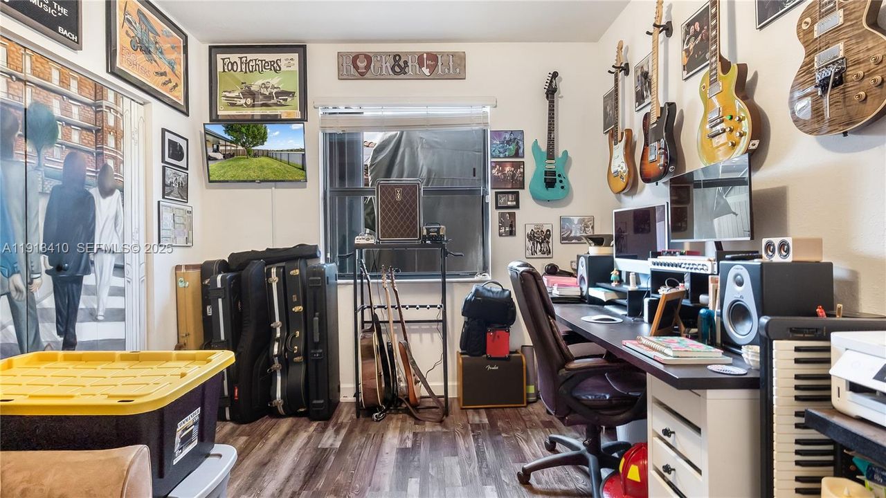 На продажу: $600,000 (4 спален, 3 ванн, 2045 Квадратных фут)