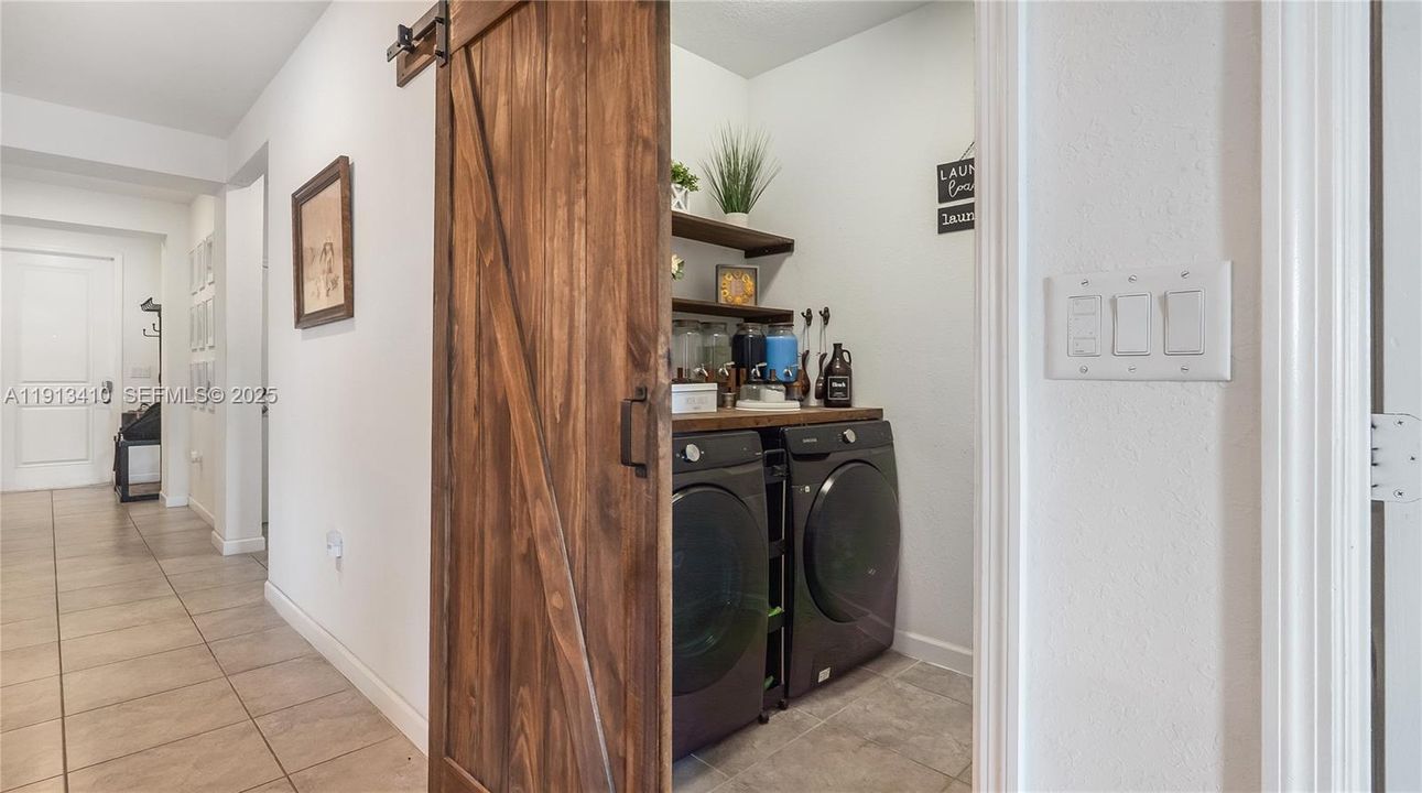 На продажу: $600,000 (4 спален, 3 ванн, 2045 Квадратных фут)