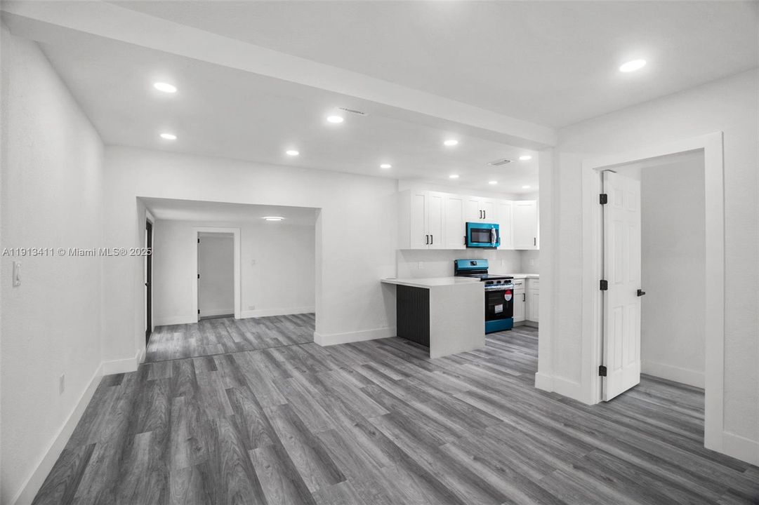 待售: $645,000 (4 贝兹, 2 浴室, 1530 平方英尺)