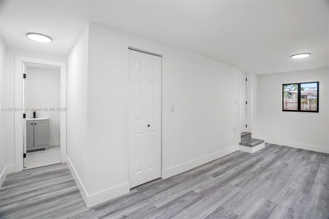 待售: $645,000 (4 贝兹, 2 浴室, 1530 平方英尺)