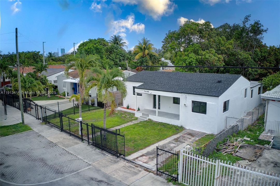 待售: $645,000 (4 贝兹, 2 浴室, 1530 平方英尺)