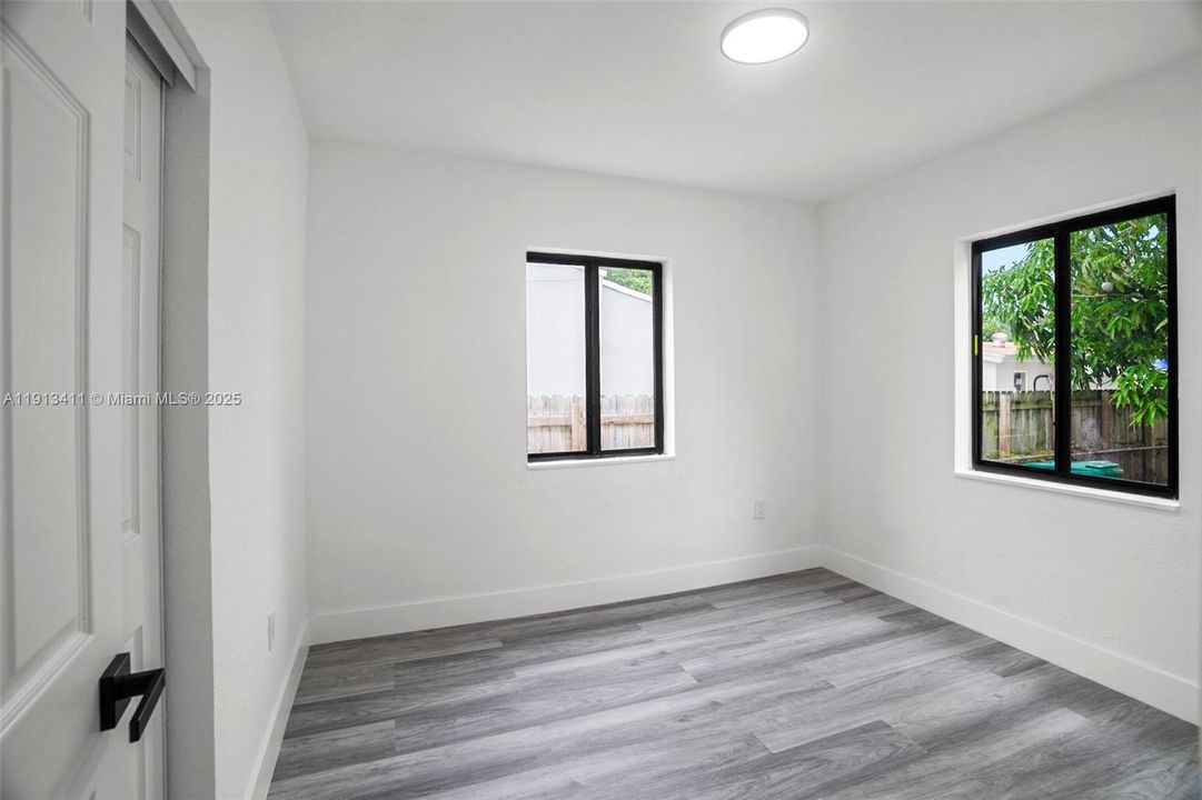 待售: $645,000 (4 贝兹, 2 浴室, 1530 平方英尺)