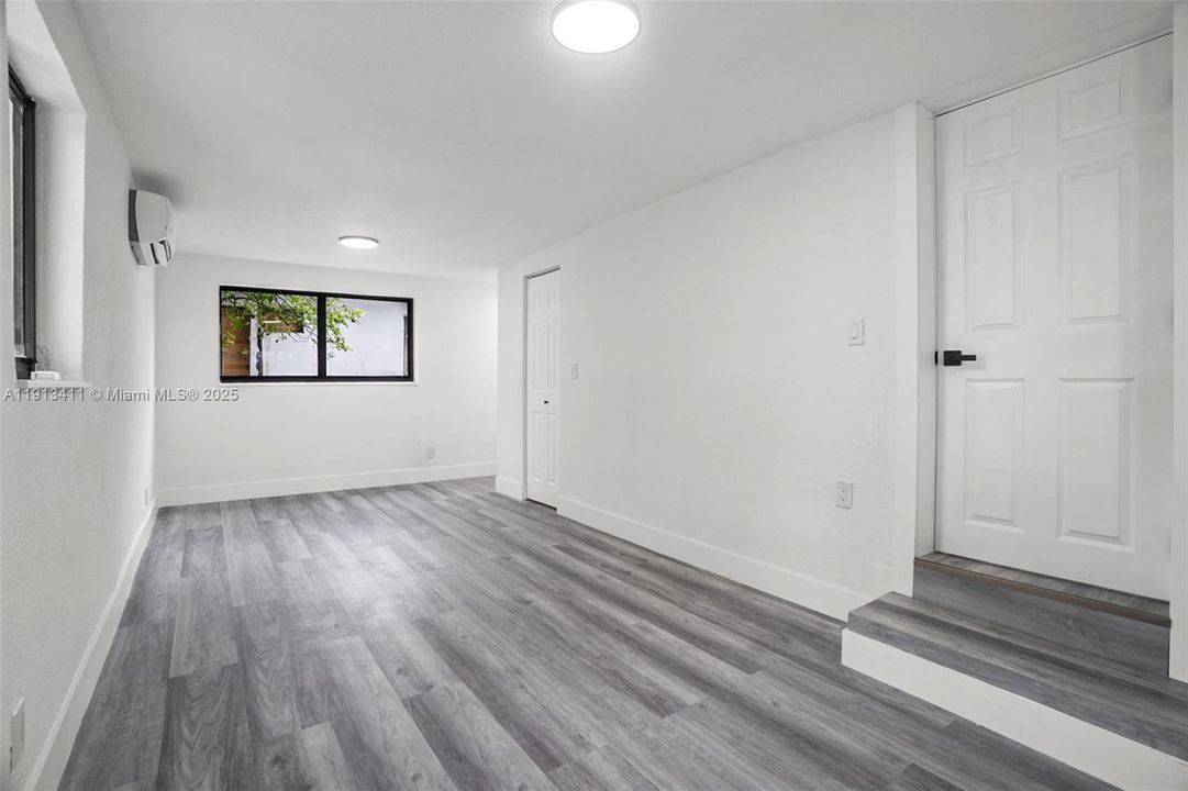 待售: $645,000 (4 贝兹, 2 浴室, 1530 平方英尺)