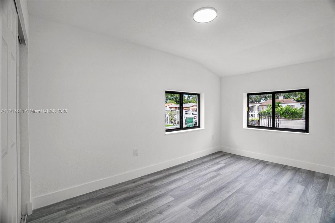 待售: $645,000 (4 贝兹, 2 浴室, 1530 平方英尺)