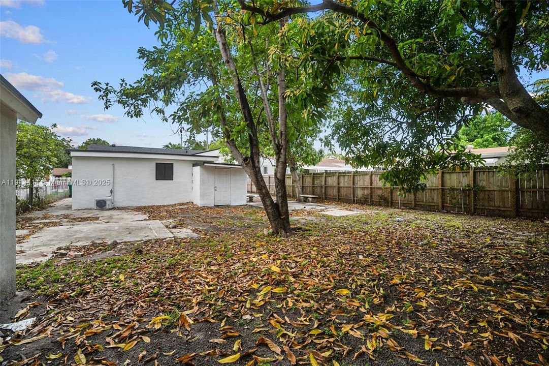 待售: $645,000 (4 贝兹, 2 浴室, 1530 平方英尺)