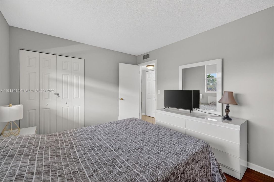 待售: $125,500 (2 贝兹, 2 浴室, 1021 平方英尺)