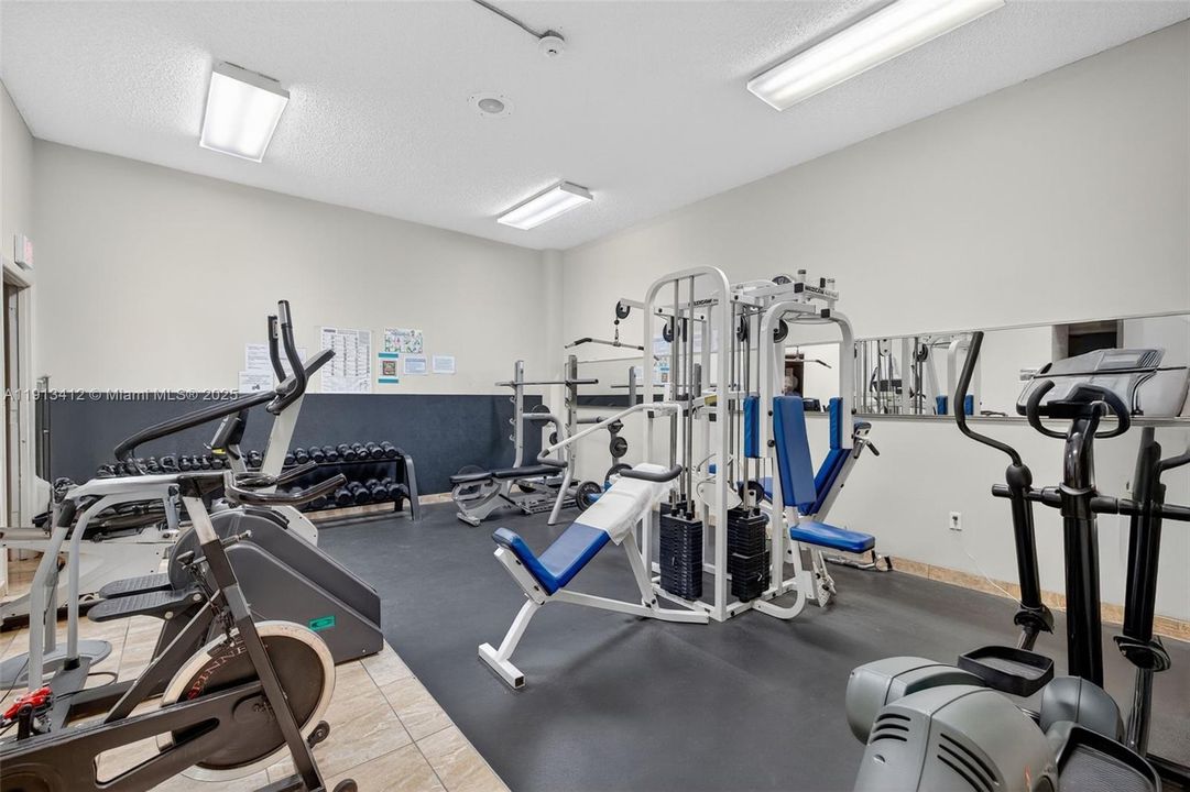 待售: $125,500 (2 贝兹, 2 浴室, 1021 平方英尺)