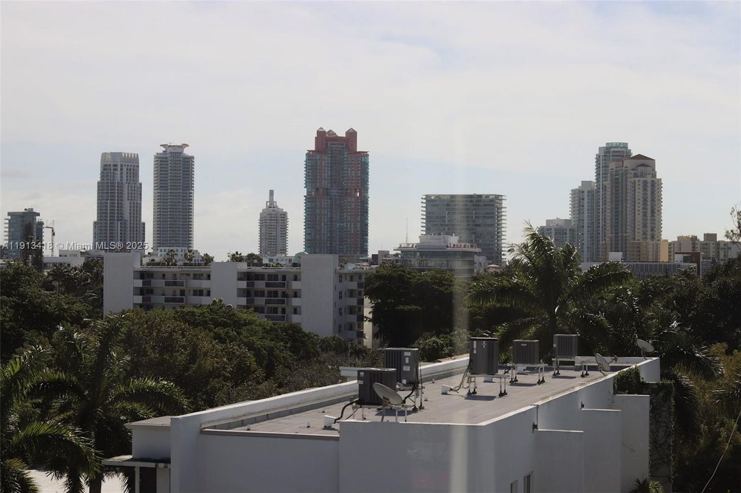 待售: $325,000 (1 贝兹, 1 浴室, 671 平方英尺)