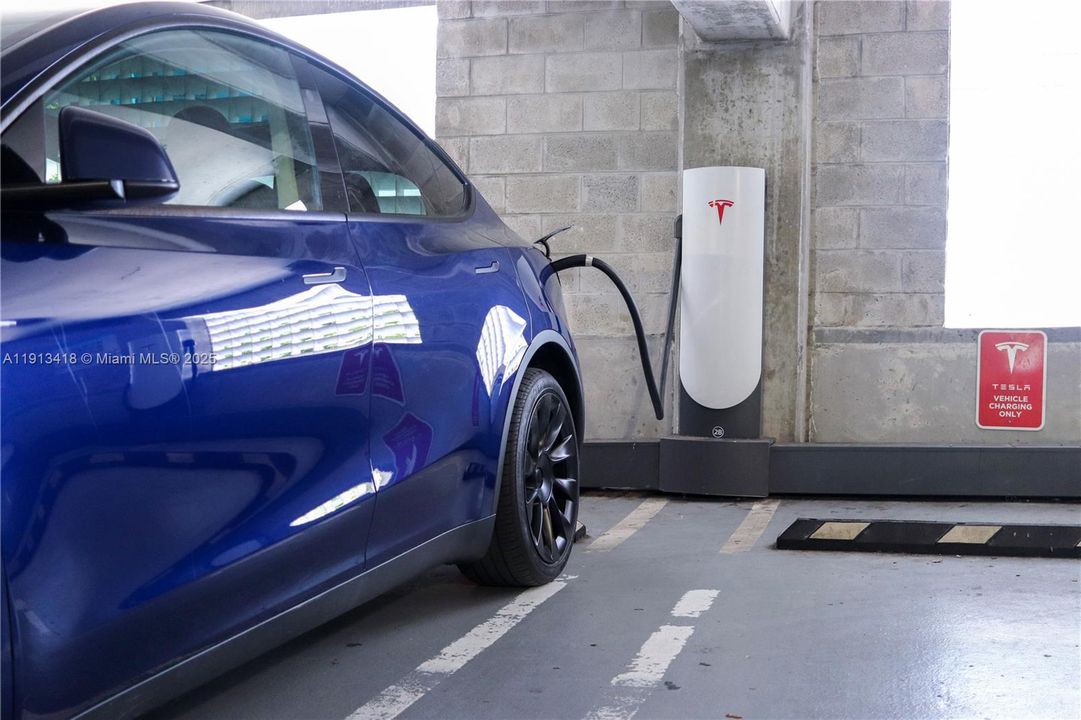 待售: $325,000 (1 贝兹, 1 浴室, 671 平方英尺)