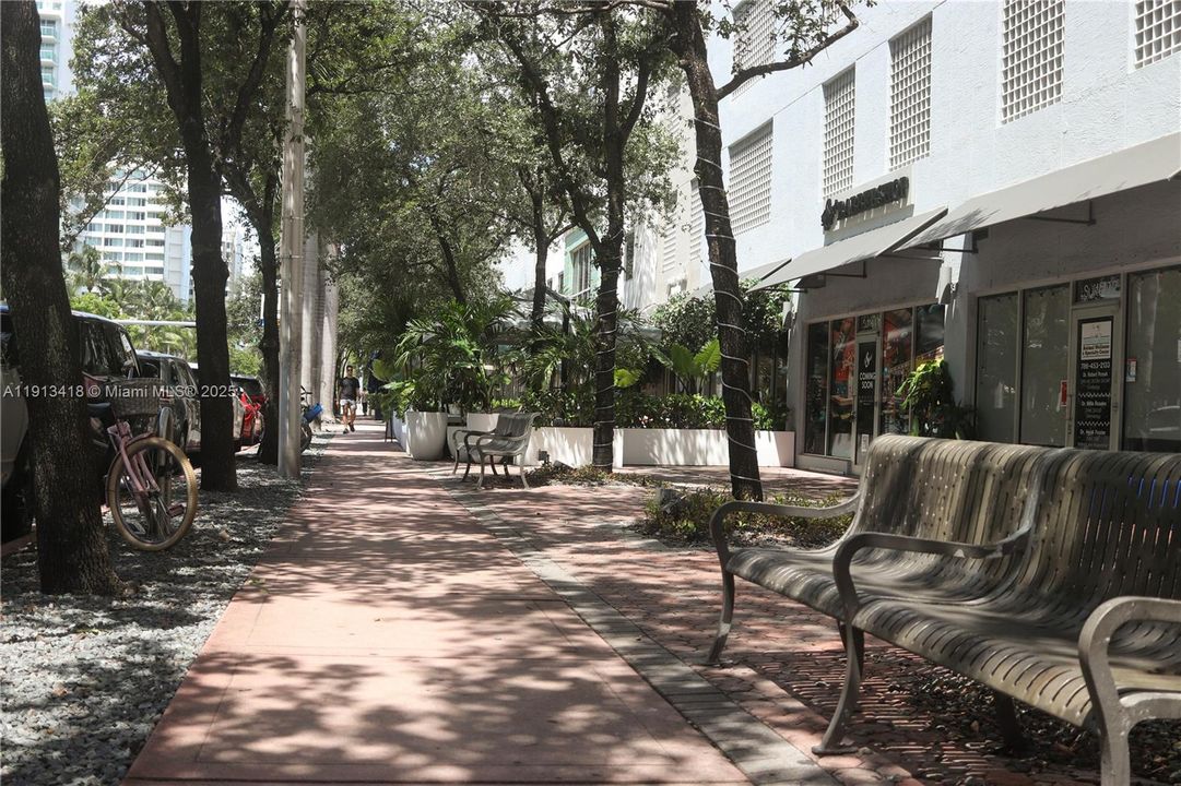 待售: $325,000 (1 贝兹, 1 浴室, 671 平方英尺)