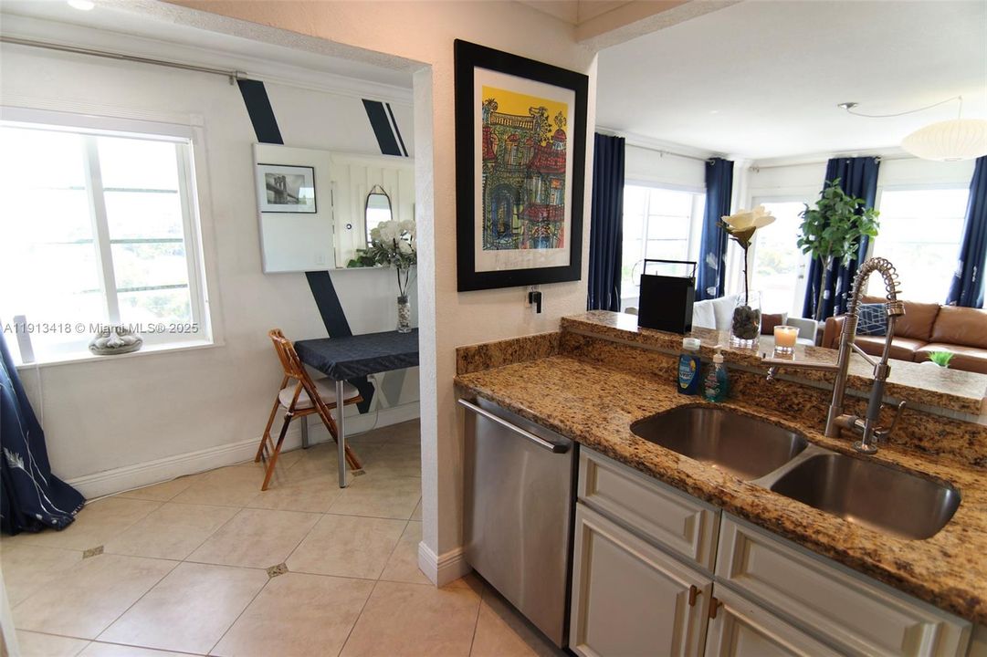 待售: $325,000 (1 贝兹, 1 浴室, 671 平方英尺)