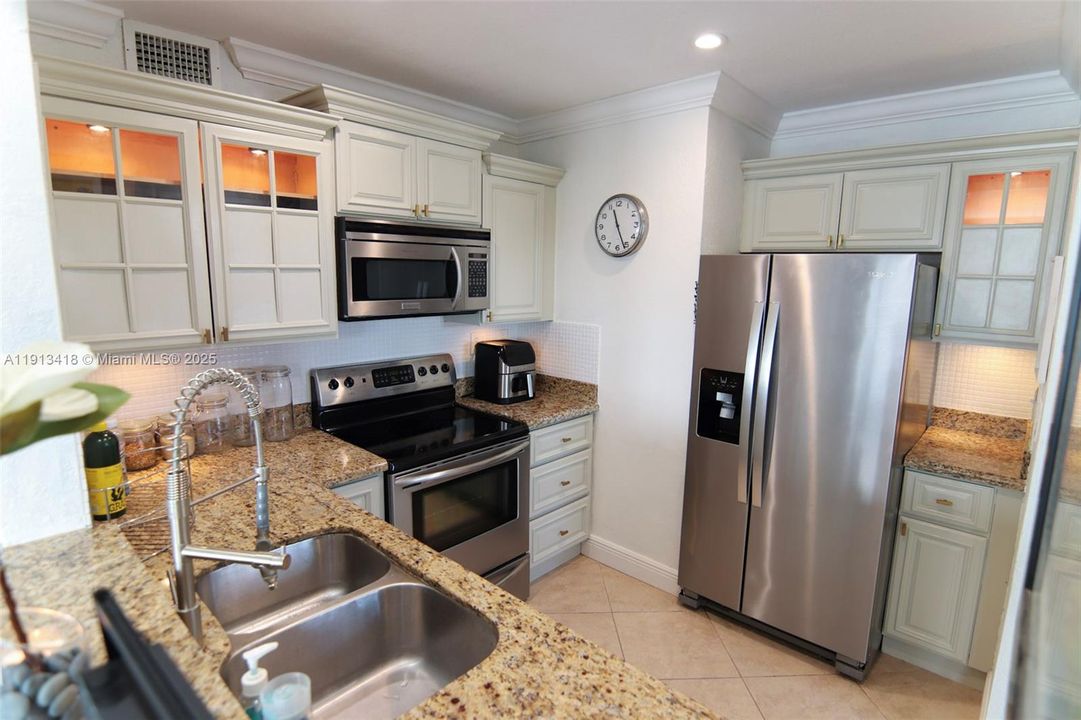 待售: $325,000 (1 贝兹, 1 浴室, 671 平方英尺)