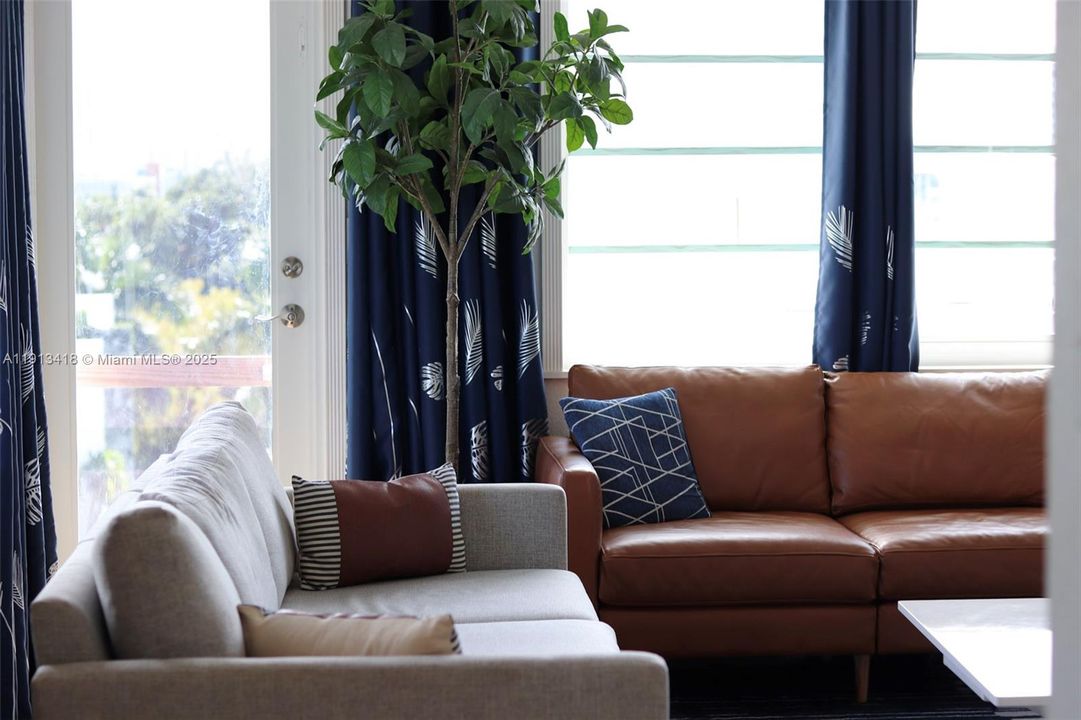 待售: $325,000 (1 贝兹, 1 浴室, 671 平方英尺)