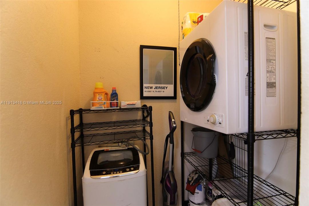 待售: $325,000 (1 贝兹, 1 浴室, 671 平方英尺)