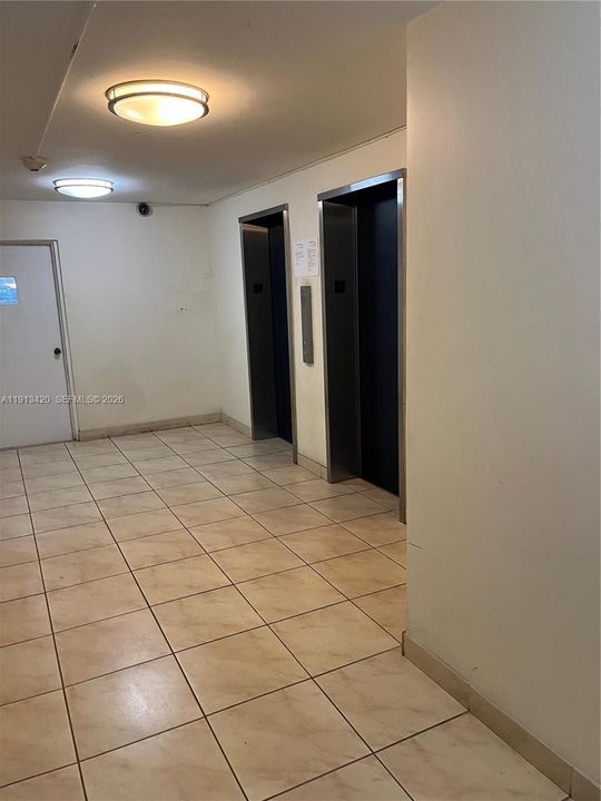 Active With Contract: $1,950 (1 beds, 1 baths, 864 Square Feet)