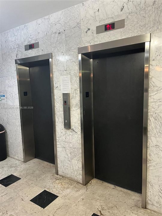 Active With Contract: $1,950 (1 beds, 1 baths, 864 Square Feet)