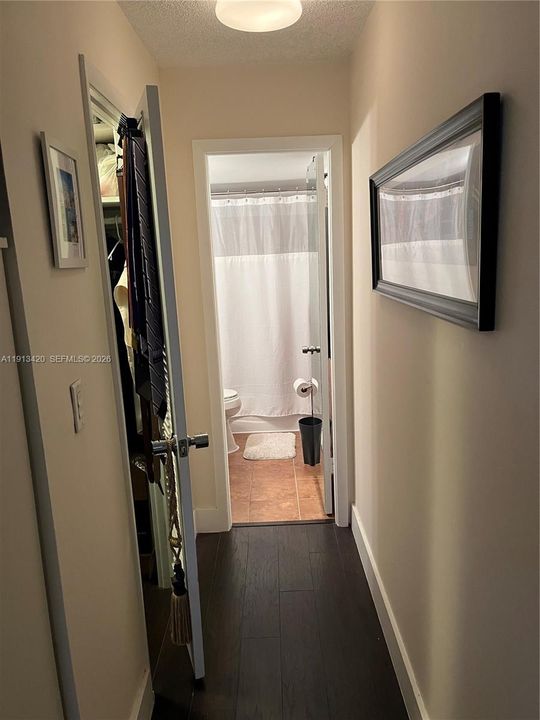 Active With Contract: $1,950 (1 beds, 1 baths, 864 Square Feet)