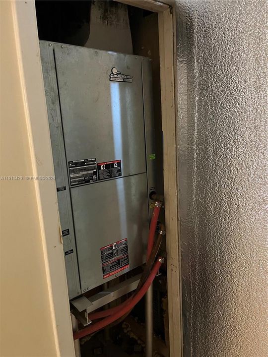 Active With Contract: $1,950 (1 beds, 1 baths, 864 Square Feet)