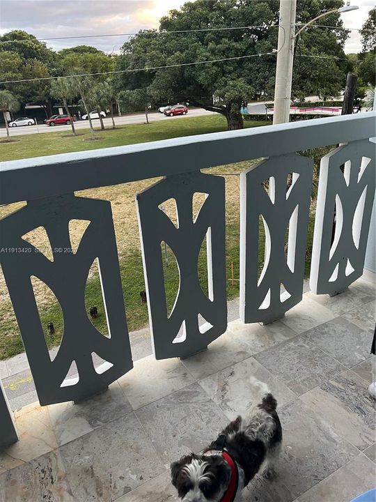 Active With Contract: $1,950 (1 beds, 1 baths, 864 Square Feet)