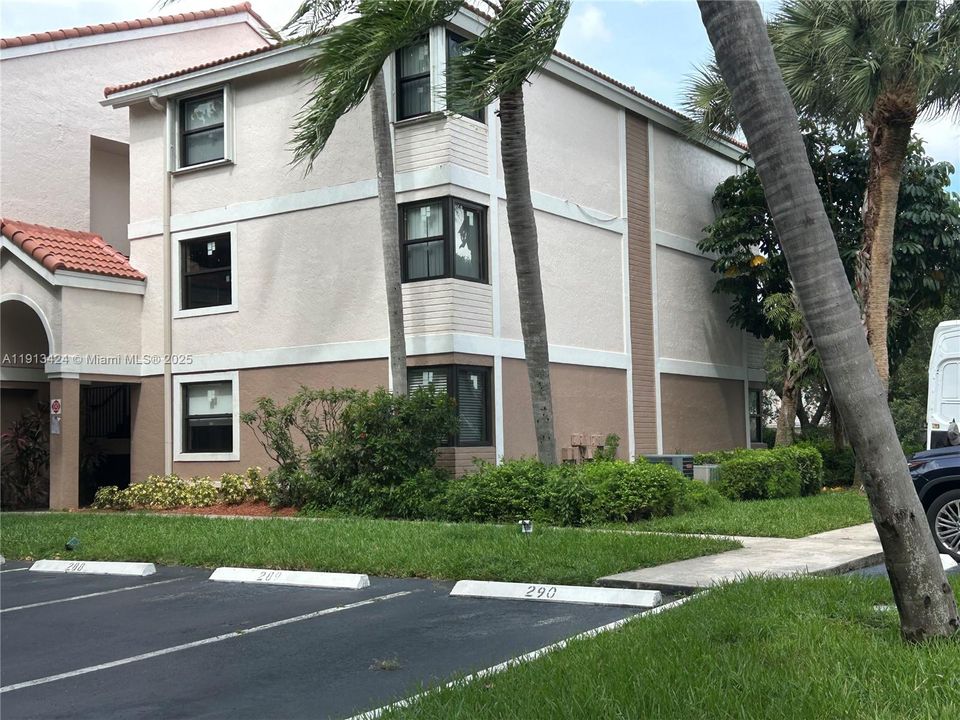 待售: $295,000 (2 贝兹, 2 浴室, 963 平方英尺)