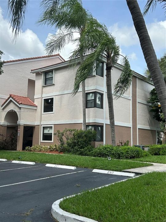 待售: $295,000 (2 贝兹, 2 浴室, 963 平方英尺)