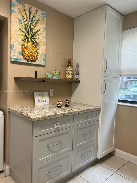 待售: $295,000 (2 贝兹, 2 浴室, 963 平方英尺)