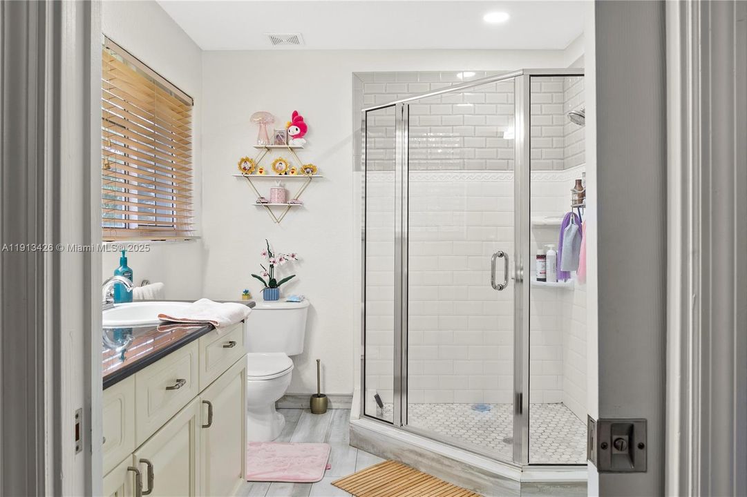 For Rent: $2,900 (3 beds, 2 baths, 1580 Square Feet)