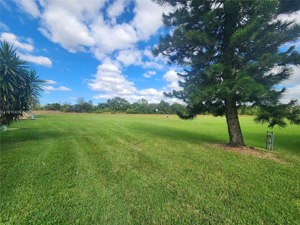 For Sale: $69,900 (1 beds, 1 baths, 590 Square Feet)