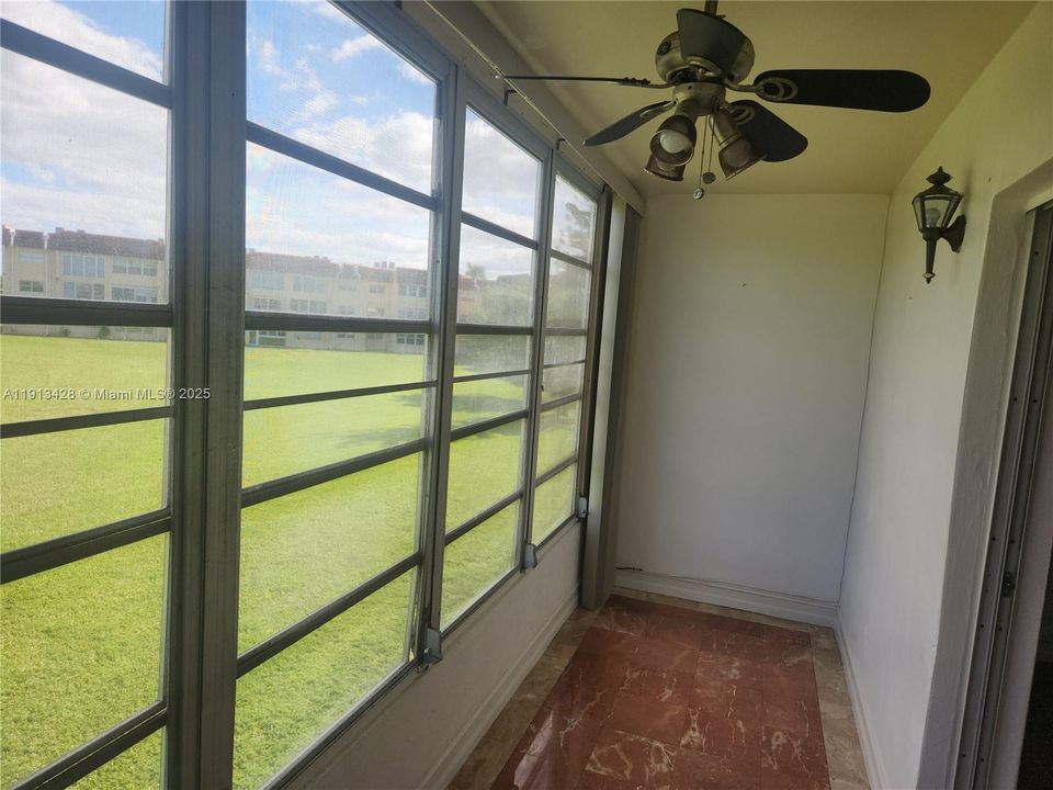 For Sale: $69,900 (1 beds, 1 baths, 590 Square Feet)