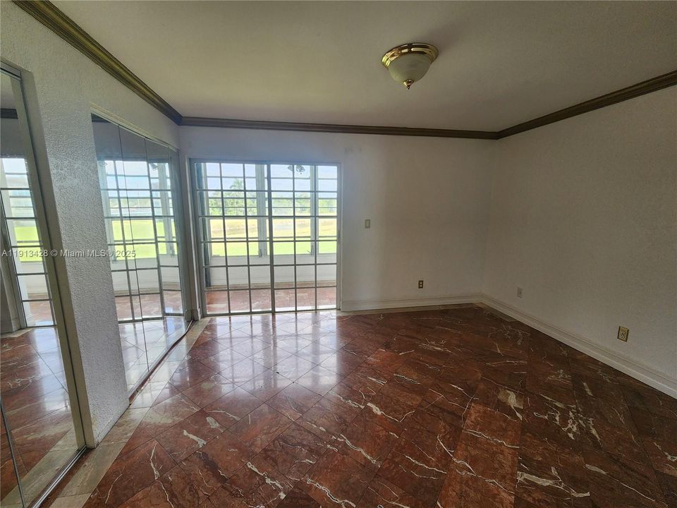 For Sale: $69,900 (1 beds, 1 baths, 590 Square Feet)