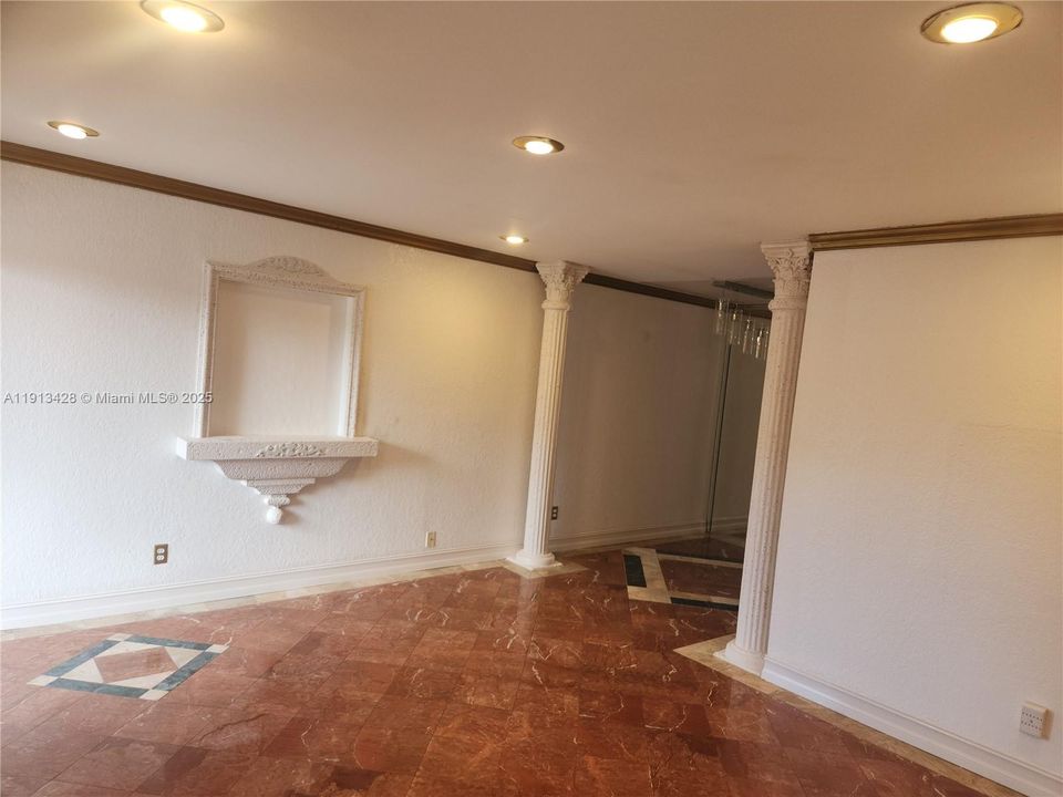 For Sale: $69,900 (1 beds, 1 baths, 590 Square Feet)