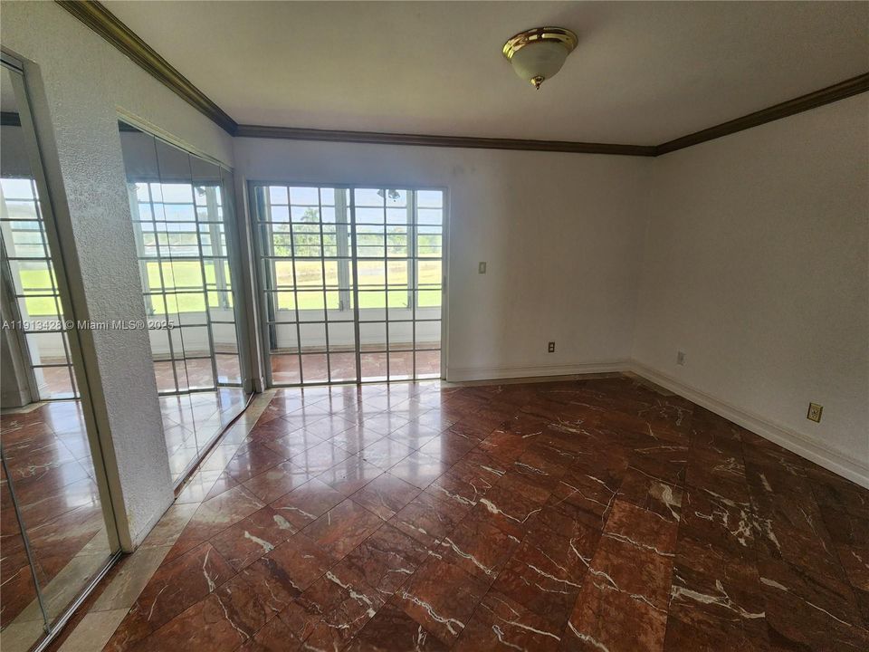 For Sale: $69,900 (1 beds, 1 baths, 590 Square Feet)