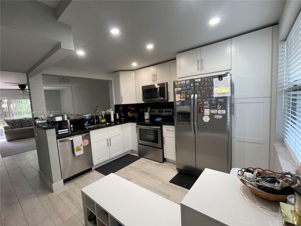 待售: $268,900 (2 贝兹, 2 浴室, 900 平方英尺)