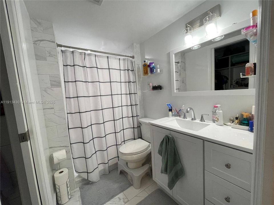 待售: $268,900 (2 贝兹, 2 浴室, 900 平方英尺)