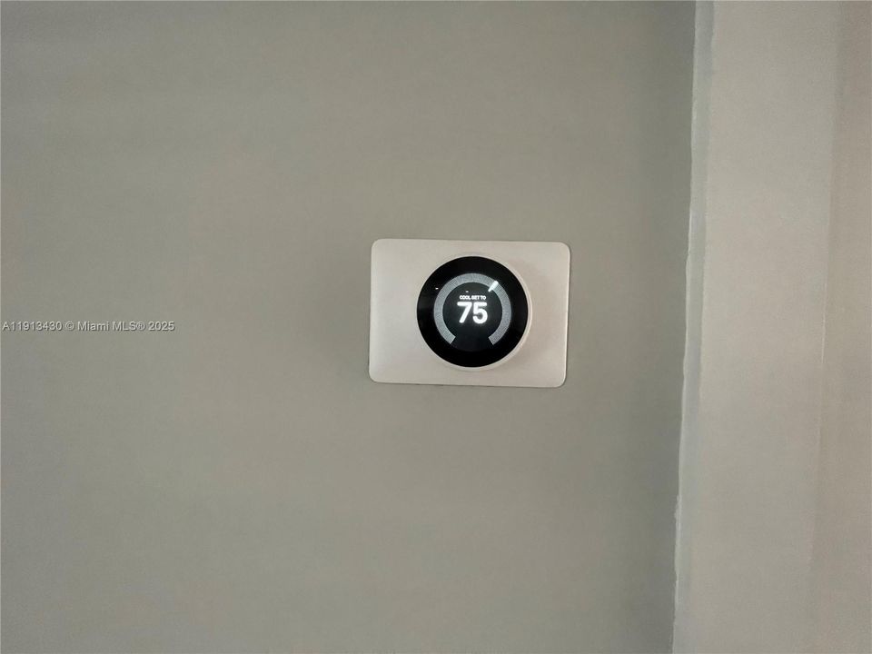 待售: $268,900 (2 贝兹, 2 浴室, 900 平方英尺)