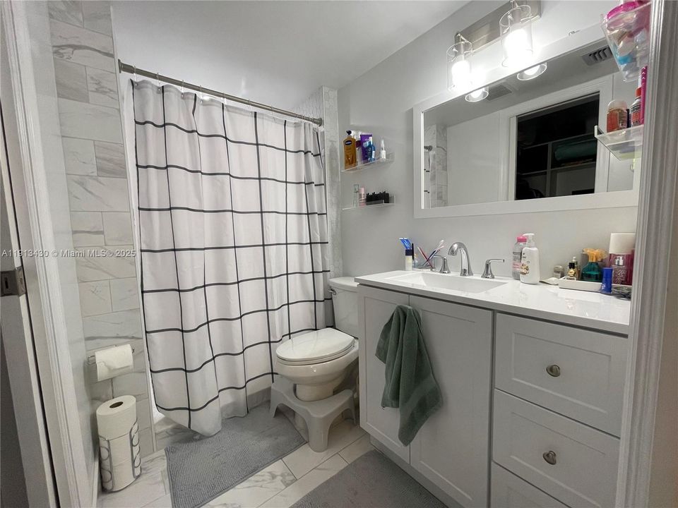 待售: $268,900 (2 贝兹, 2 浴室, 900 平方英尺)