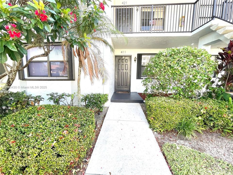 待售: $268,900 (2 贝兹, 2 浴室, 900 平方英尺)