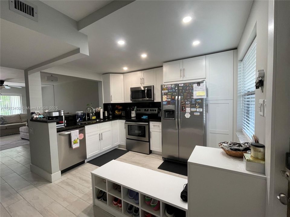 待售: $268,900 (2 贝兹, 2 浴室, 900 平方英尺)