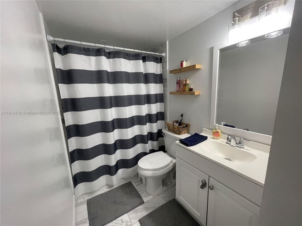 待售: $268,900 (2 贝兹, 2 浴室, 900 平方英尺)