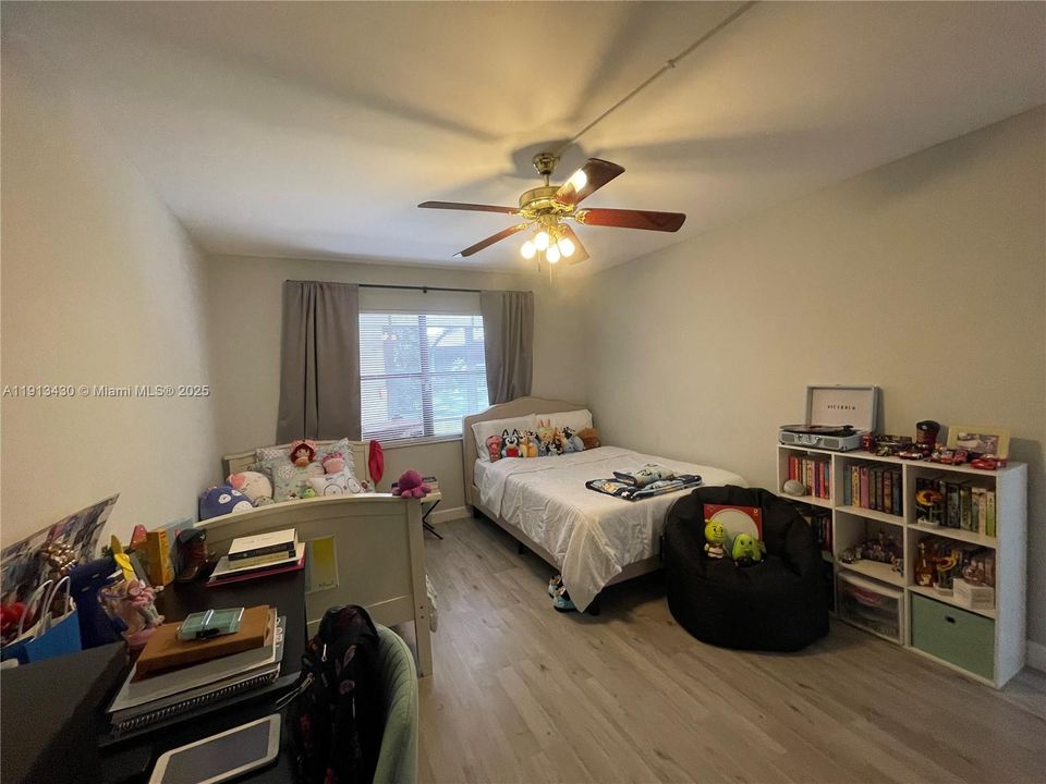 待售: $268,900 (2 贝兹, 2 浴室, 900 平方英尺)