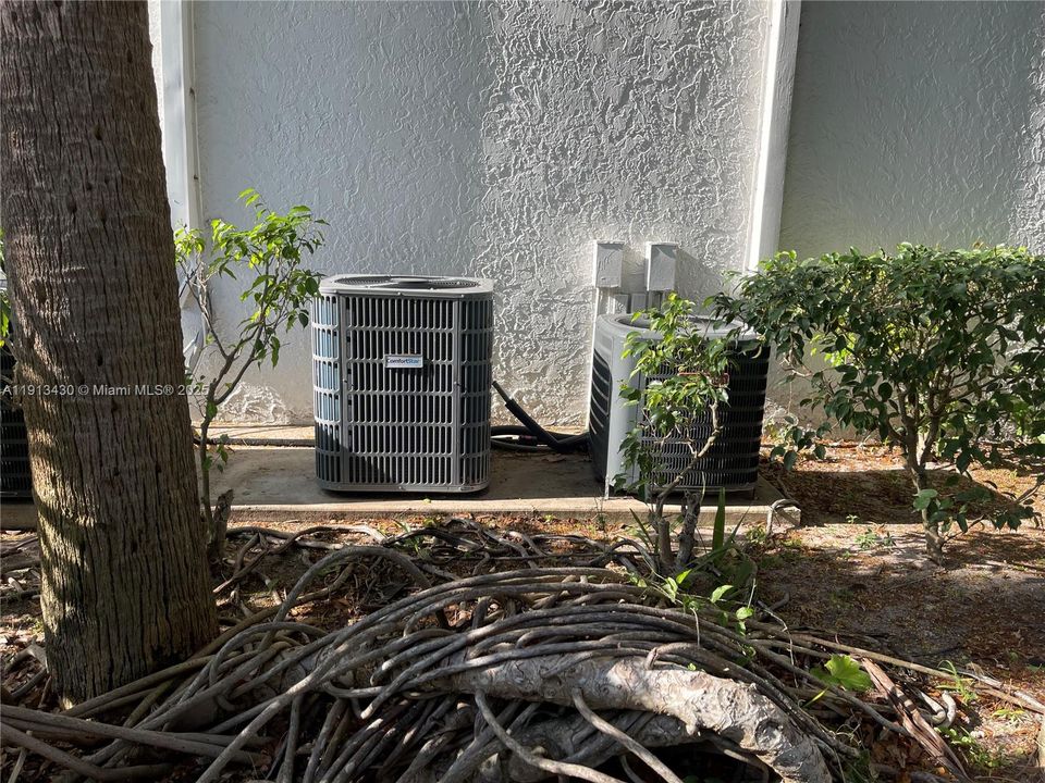 待售: $268,900 (2 贝兹, 2 浴室, 900 平方英尺)